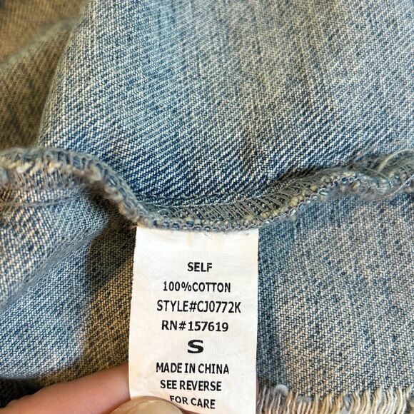 Kittenish Babe Cropped Denim Jacket Woman’s Small - Picture 8 of 8